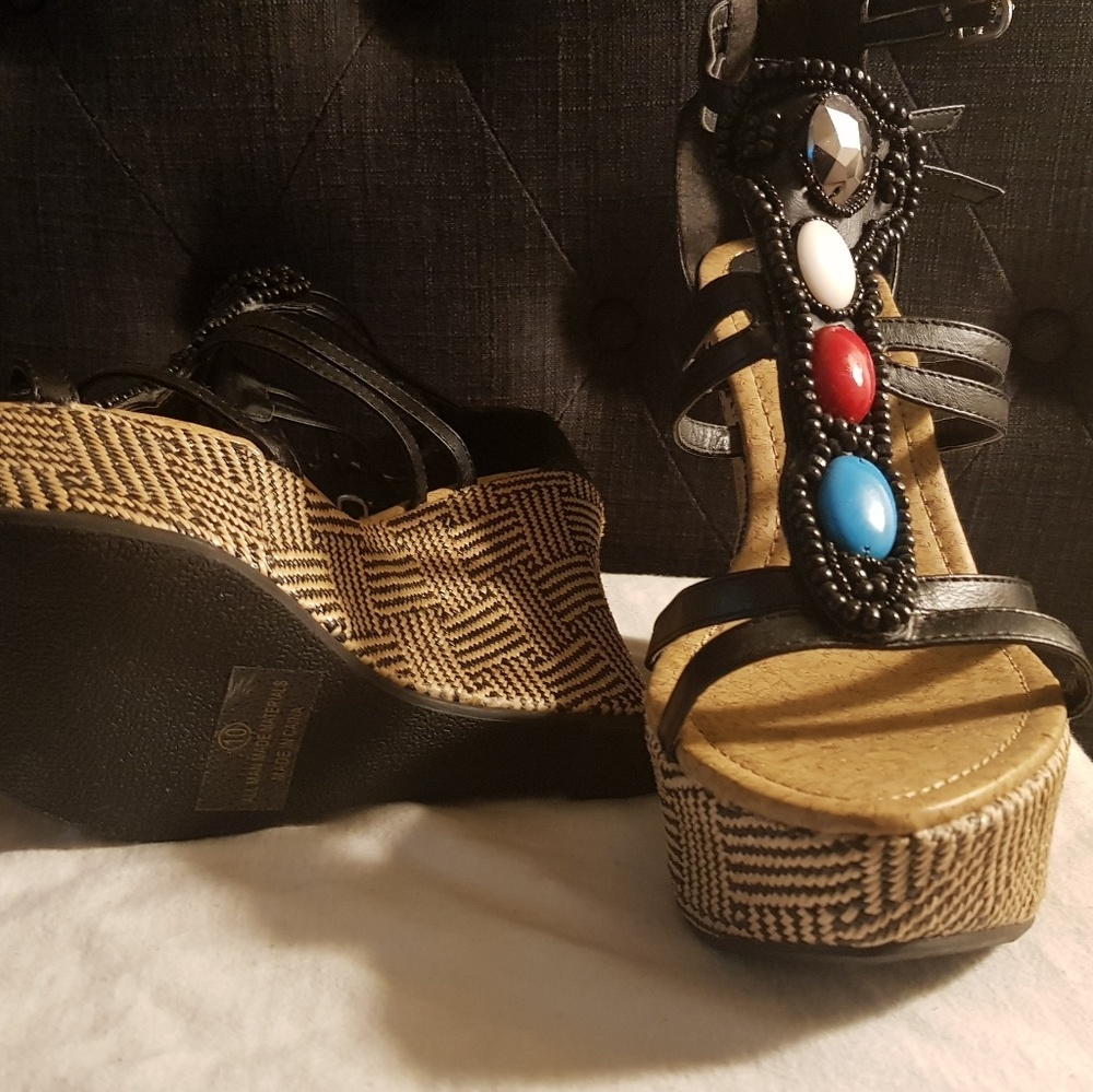 SANDALS - Picture 2 of 2
